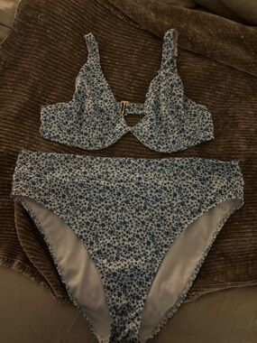Hollister Blue Floral Underwire Bikini Set
